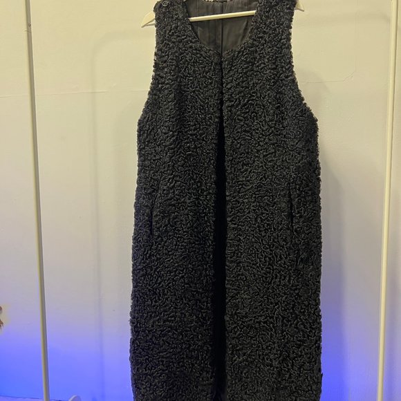 Long Sleeveless Coat - Picture 6 of 7